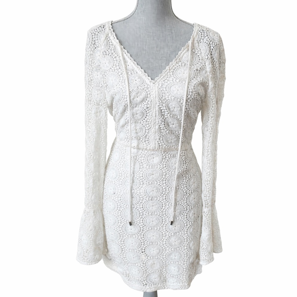 NWT AppleGreen by Hidden Label White Crochet Lace Bell Sleeve Mini Dress Size 4